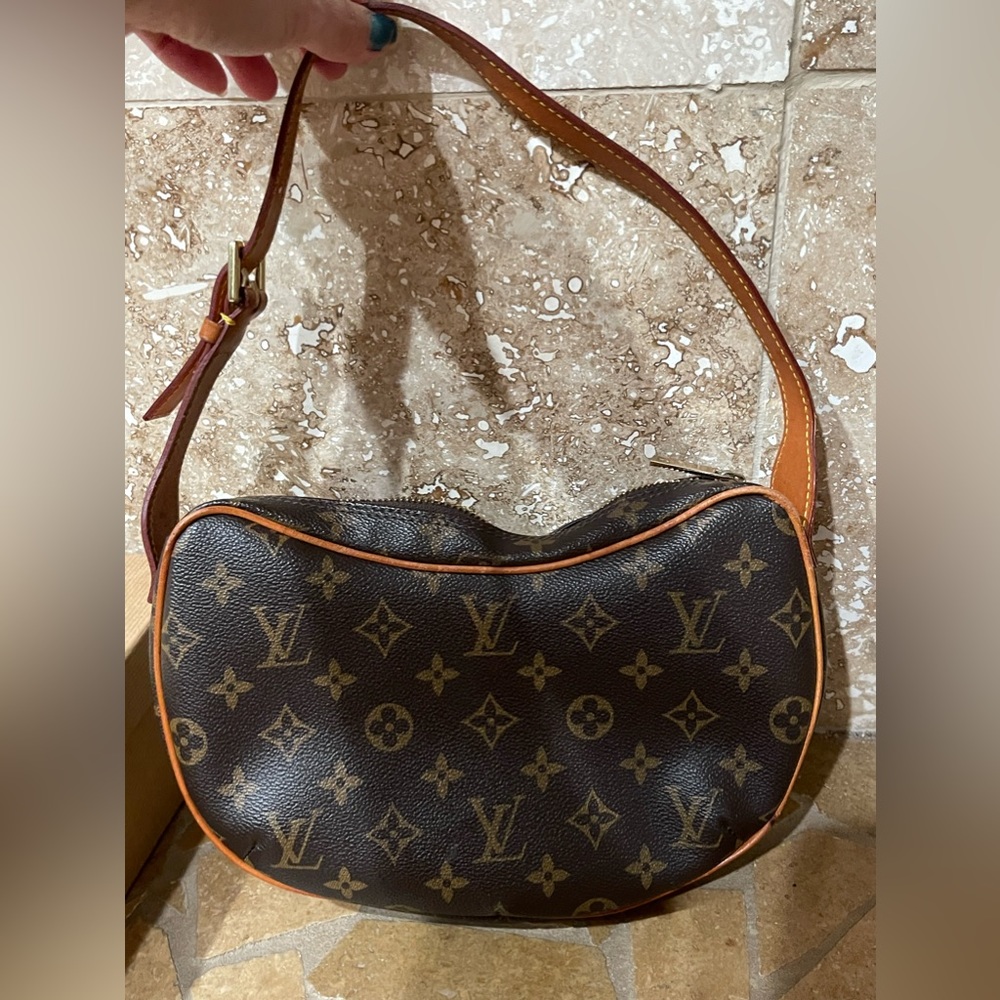 Authentic louis Vuitton purse